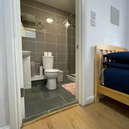Ariana House Hotel-families And Couples Only *