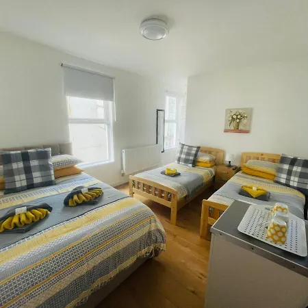 Guest house Ariana House Hotel-families And Couples Only *