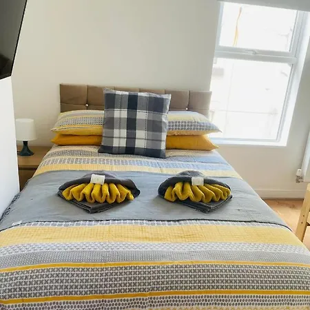 Ariana House Hotel-families And Couples Only Guest house Blackpool