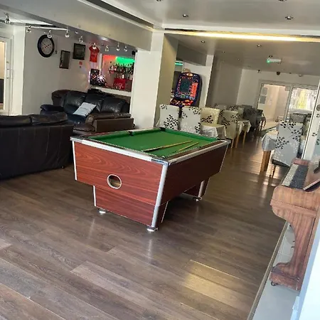 The Woodfield , Indoor Heated Swimming Pool, Spacious Lounge And Bar Hotell 3*
