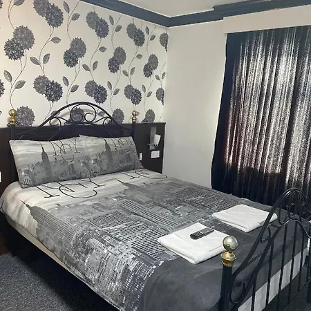 The Woodfield , Indoor Heated Swimming Pool, Spacious Lounge And Bar 3*