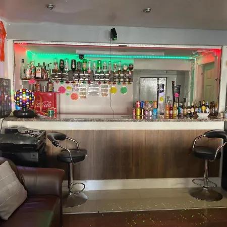 The Woodfield , Indoor Heated Swimming Pool, Spacious Lounge And Bar