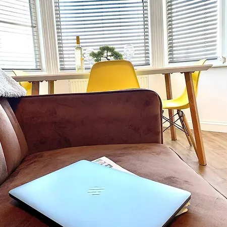 Beautiful Space Stylish And Modern! Perfect Location Apartment
