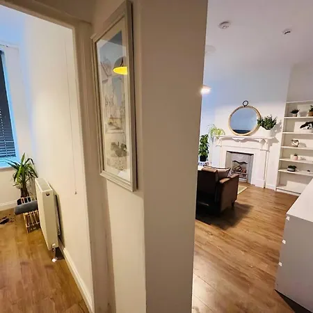 Beautiful Space Stylish And Modern! Perfect Location Apartment *