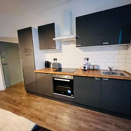 Beautiful Space Stylish And Modern! Perfect Location Apartment *