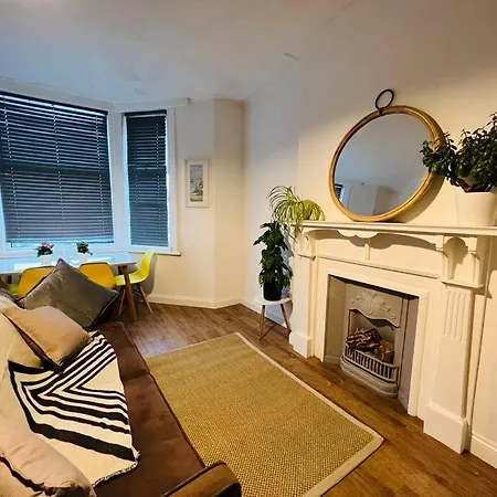 Beautiful Space Stylish And Modern! Perfect Location Apartment