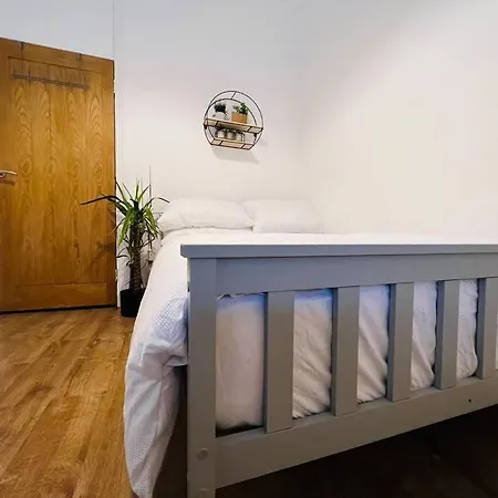 Beautiful Space Stylish And Modern! Perfect Location Apartment *