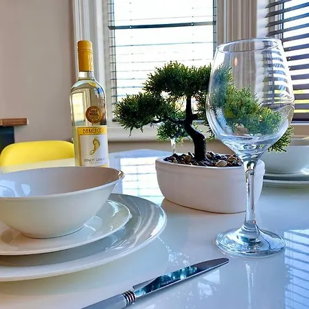 Beautiful Space Stylish And Modern! Perfect Location Apartment Blackpool