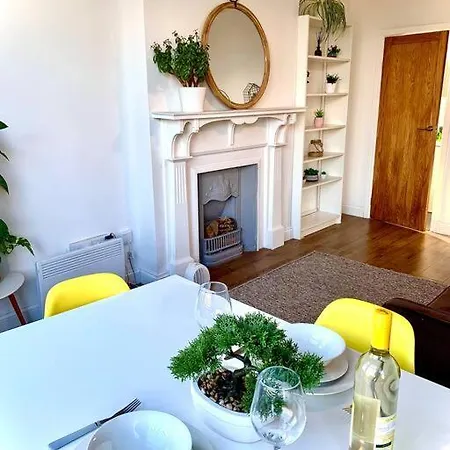 Apartment Beautiful Space Stylish And Modern! Perfect Location