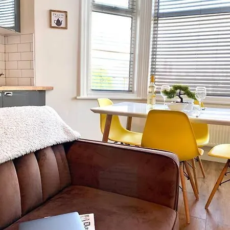 Apartment Beautiful Space Stylish And Modern! Perfect Location Blackpool