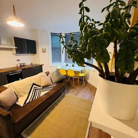 Beautiful Space Stylish And Modern! Perfect Location Blackpool