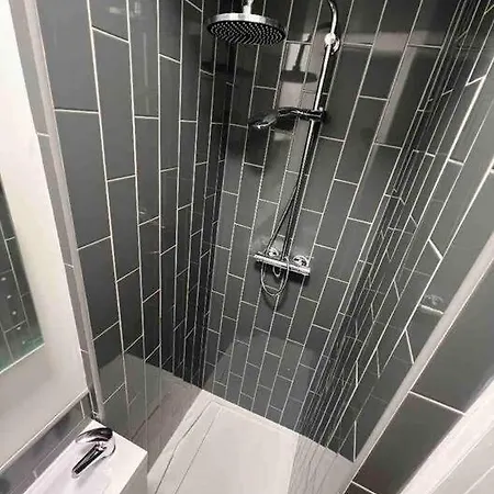 Beautiful Space Stylish And Modern! Perfect Location