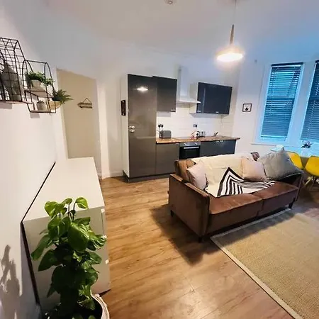 Beautiful Space Stylish And Modern! Perfect Location Apartment Blackpool
