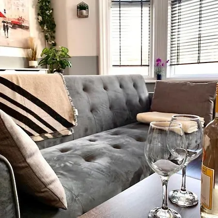 Beautiful Stylish And Modern Space! Perfect Location