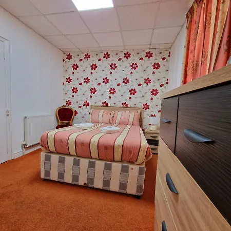 The Albany 3*
