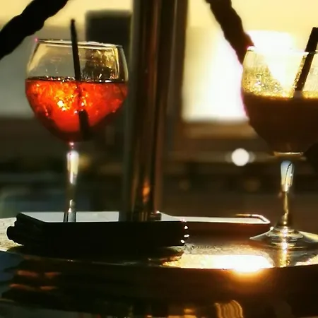 The Bromley Couette-café 4*