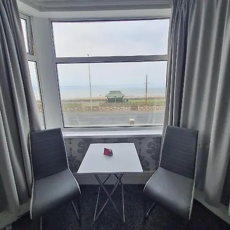 Queens Plaza 3* Blackpool
