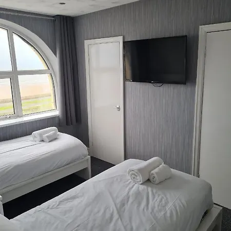Queens Plaza Bed & Breakfast Blackpool