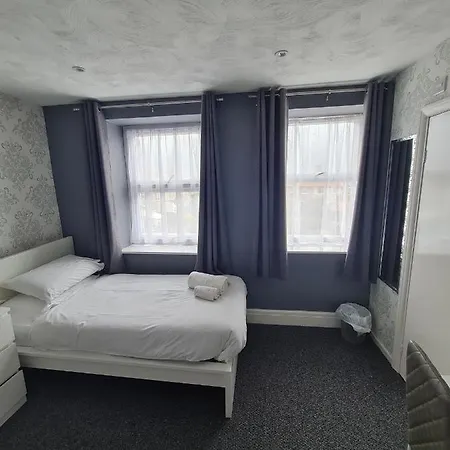 Queens Plaza Bed & Breakfast 3*