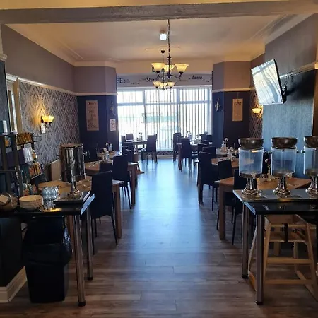 Queens Plaza Bed & Breakfast Blackpool