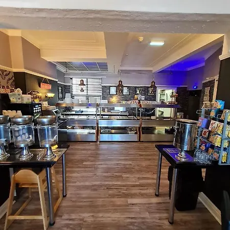 Queens Plaza Bed & Breakfast Blackpool