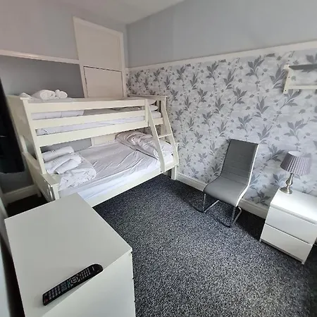 Queens Plaza 3*