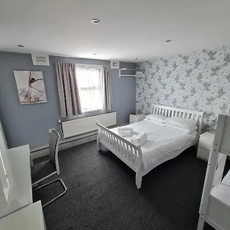 Queens Plaza Bed & Breakfast