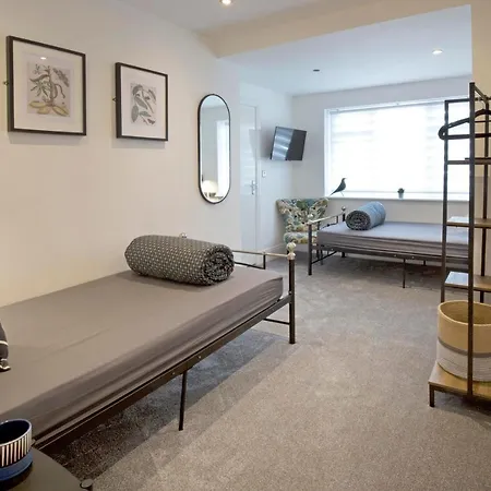Blackbird And Luxury 12 Apartment