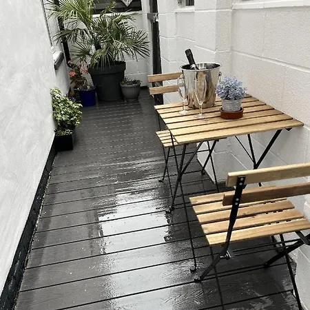 20 Coop Street Apartment