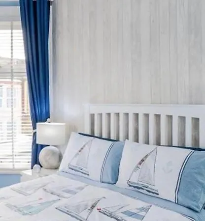 Bed & Breakfast By The Seaside *