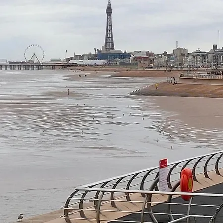 By The Seaside Bed & Breakfast *