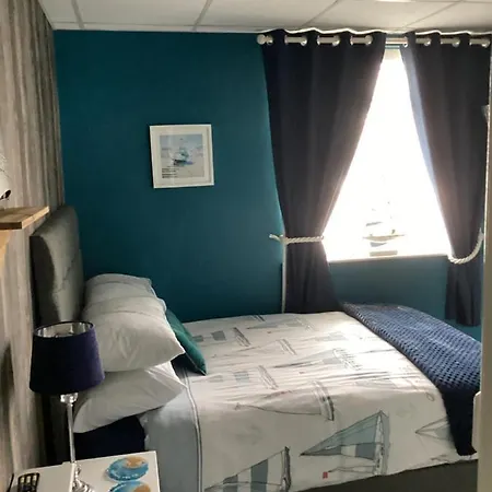 By The Seaside Bed & Breakfast *
