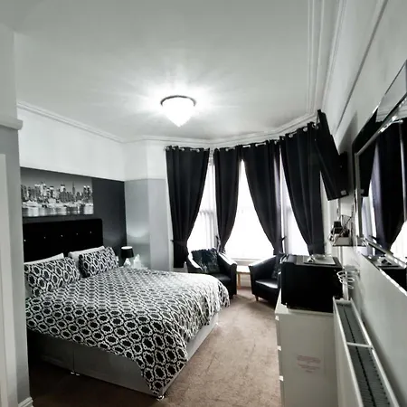 Guest house Rossall House , For Families & Couples