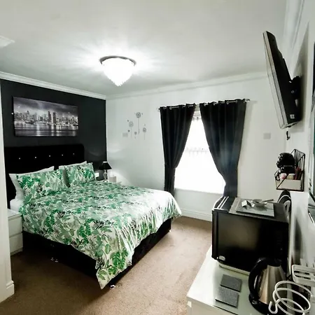 Guest house Rossall House , For Families & Couples 3*