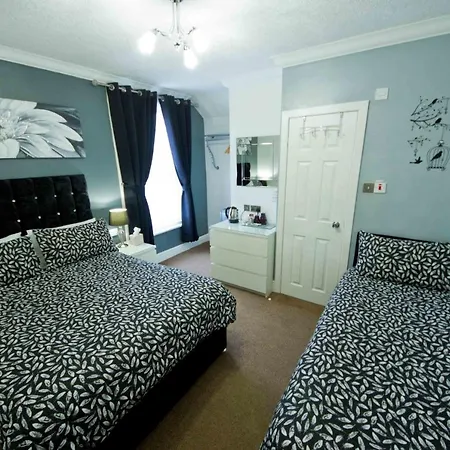 Guest house Rossall House , For Families & Couples
