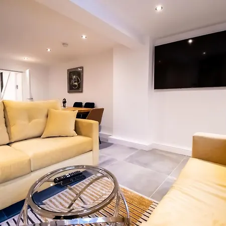 Winter Gardens By Sasco Apartment