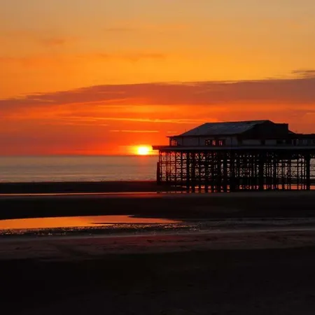 Rossall House , For Families & Couples 3* Blackpool