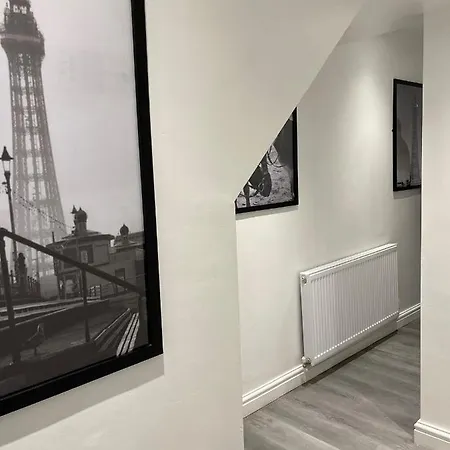 Apartment 20 Coop Street *