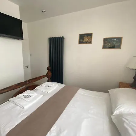 Alexander Hotel
