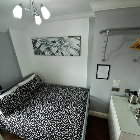 Guest house Rossall House , For Families & Couples