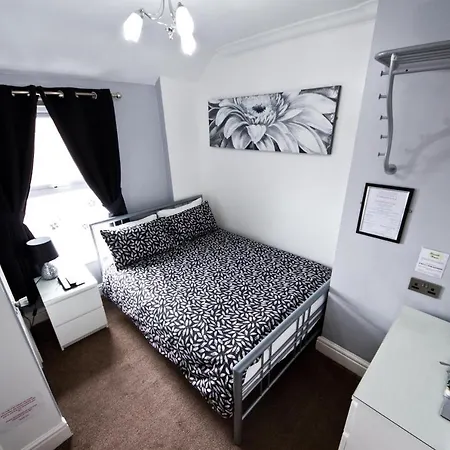 Guest house Rossall House , For Families & Couples