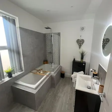 Brand New Stunning Family House Holiday home