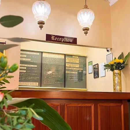 Sutcliffe Hotel