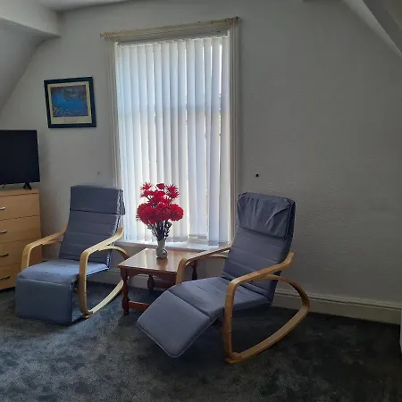 Lawnswood Apartment *