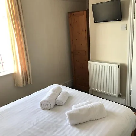 Queens Plaza 3*