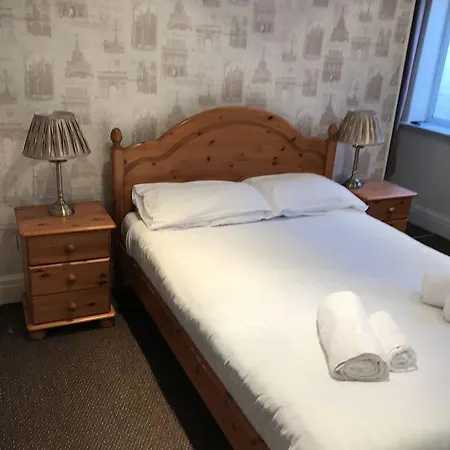 Queens Plaza 3* Blackpool