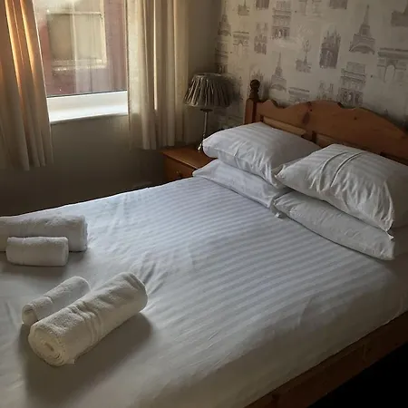Queens Plaza 3*