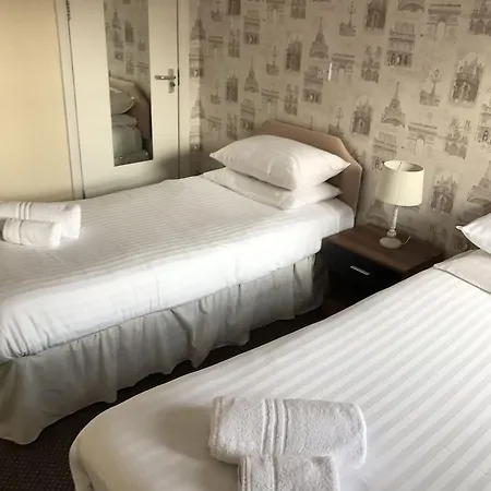 Queens Plaza 3* Blackpool