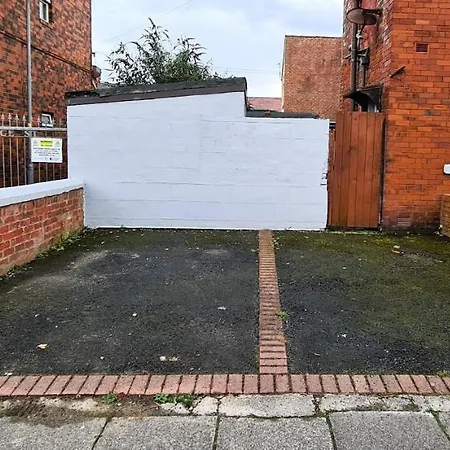 Tower Views 2 Bedroom House With Private Parking