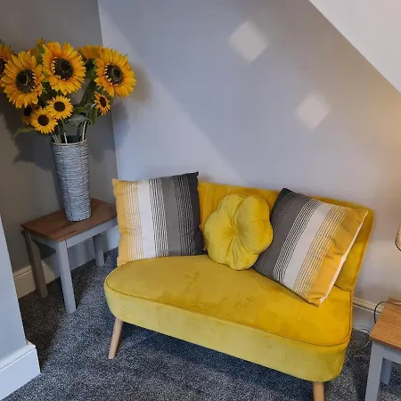 Tower Views 2 Bedroom House With Private Parking * Blackpool